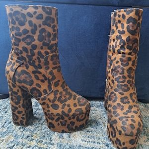 Liliana leopard platform boots size8